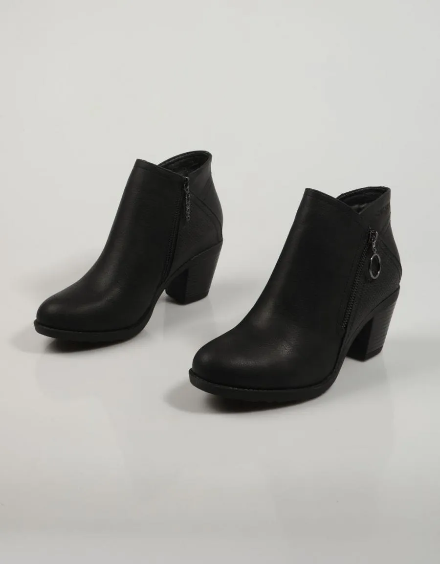 CHIKA10 Kurazo ankle boots in Black 84084